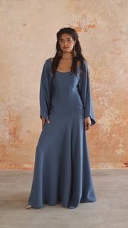 long sleeves dress with defined waistline